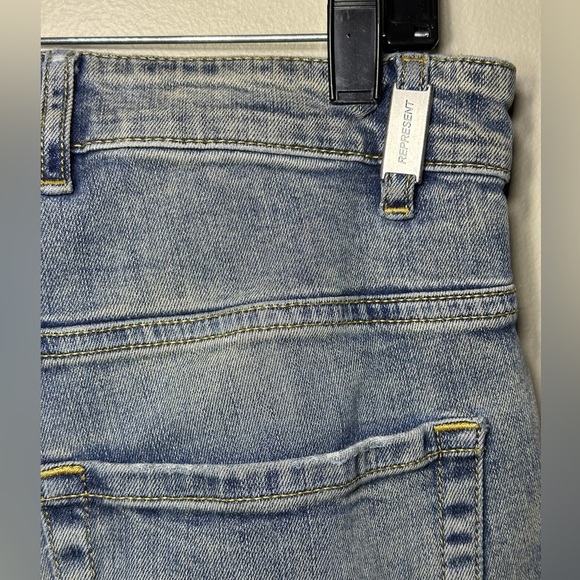 Represent men’s jeans size 33 with distress to the bottom - Picture 6 of 10